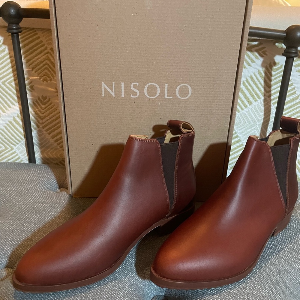 Nisolo Women’s Size 5 Auburn Chelsea Boots New in Box